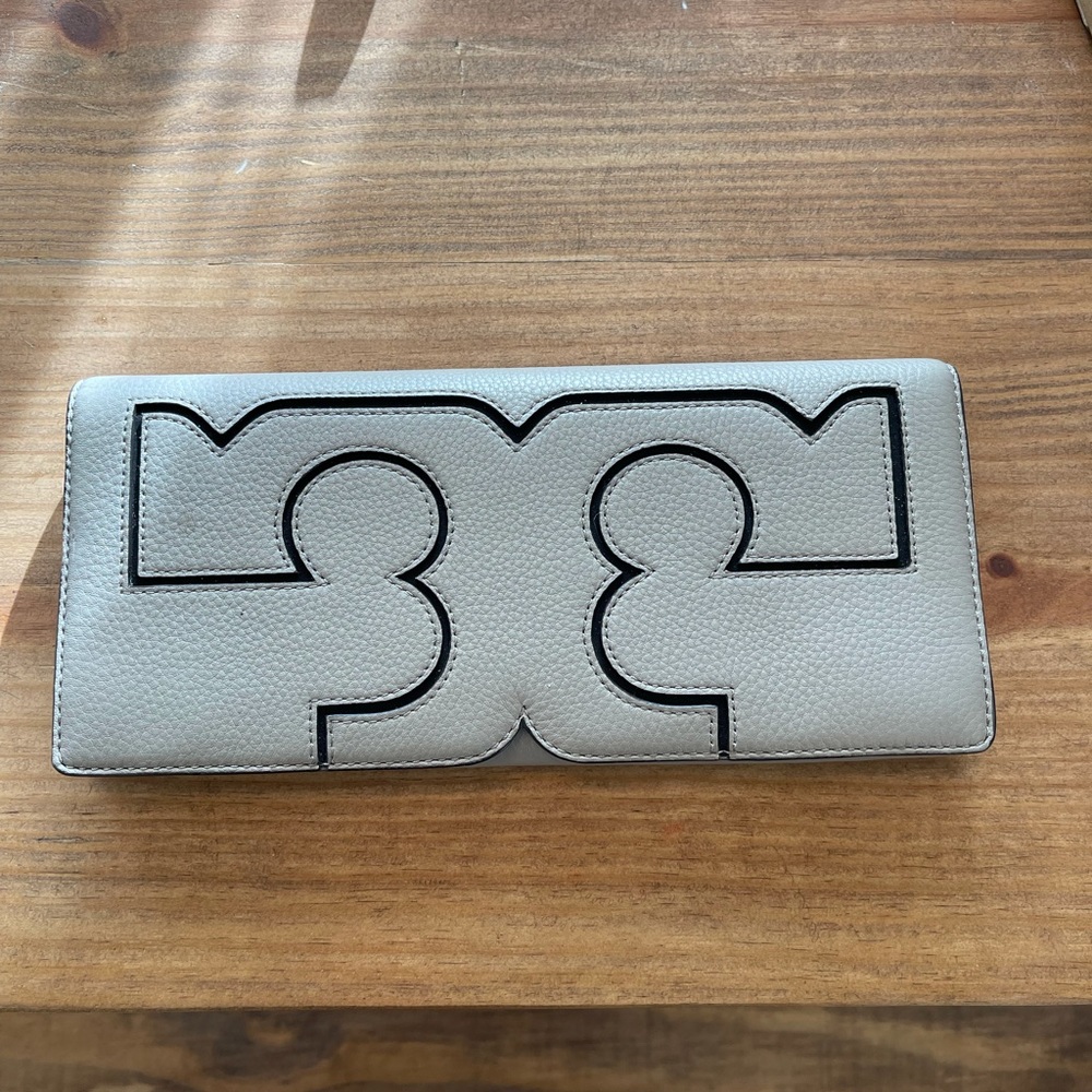 tory burch clutch great condition